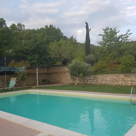 Sale! Beautiful 2-bed With Pool Access Spoleto